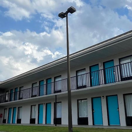Clarion Inn & Suites Kissimmee-Lake Buena Vista South Exterior foto