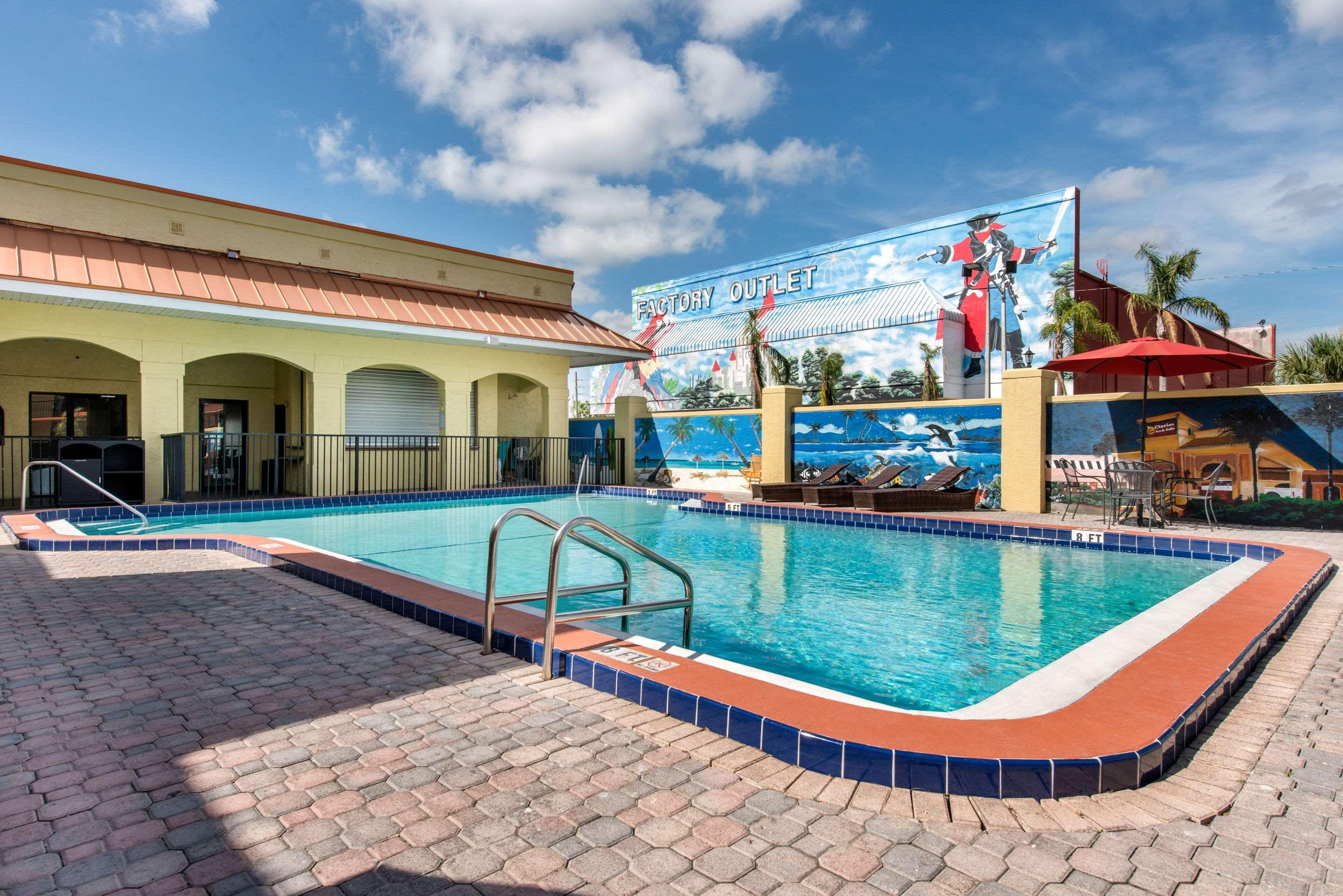 Clarion Inn & Suites Kissimmee-Lake Buena Vista South Exterior foto