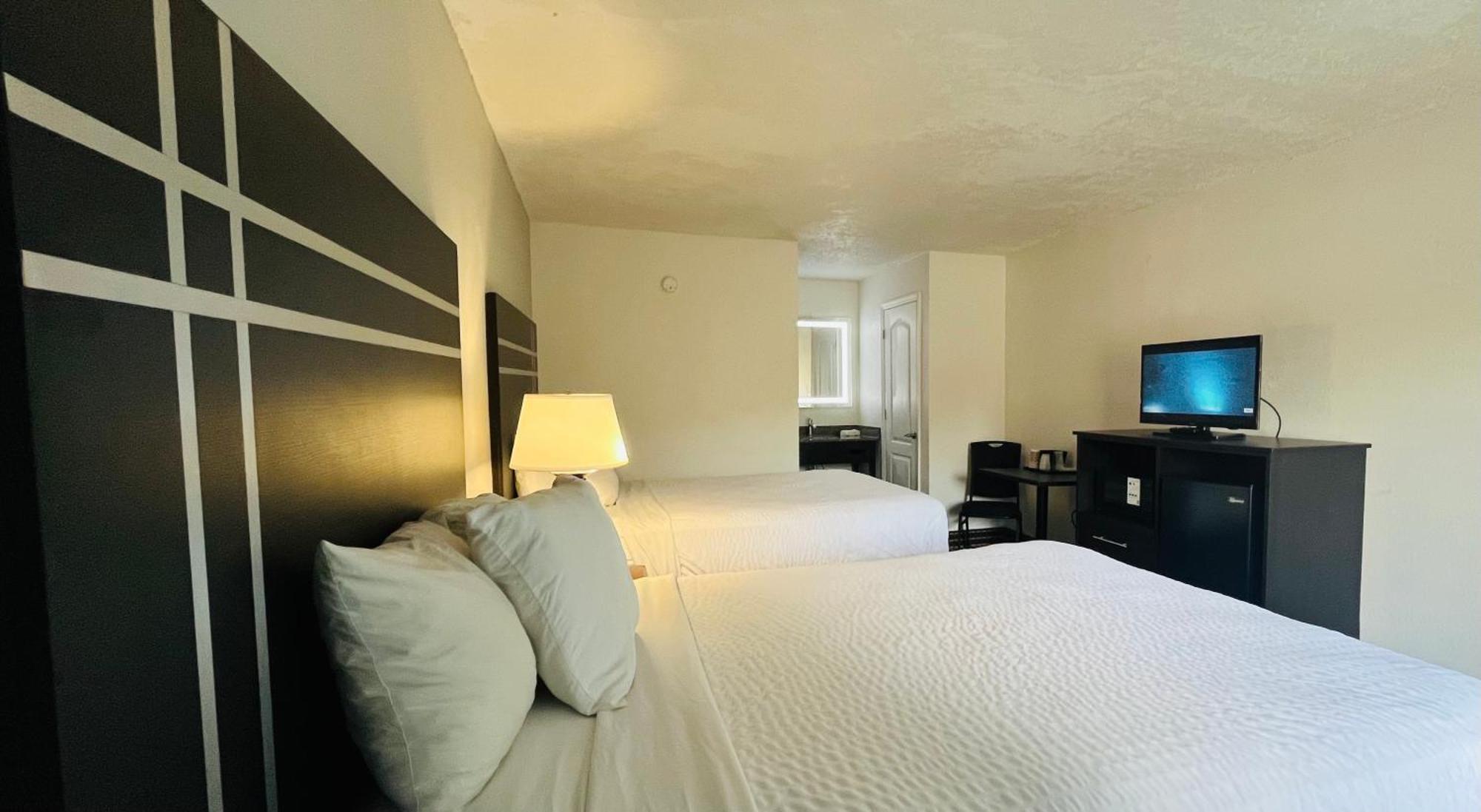 Clarion Inn & Suites Kissimmee-Lake Buena Vista South Exterior foto